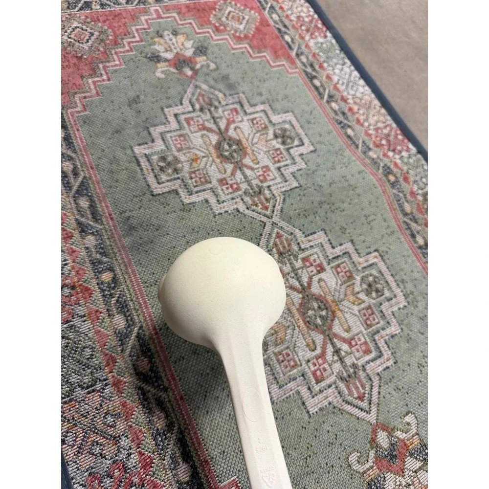 Vintage Rubbermaid Cream Plastic Soup Ladle Dual Pour Spouts Off White 1978
